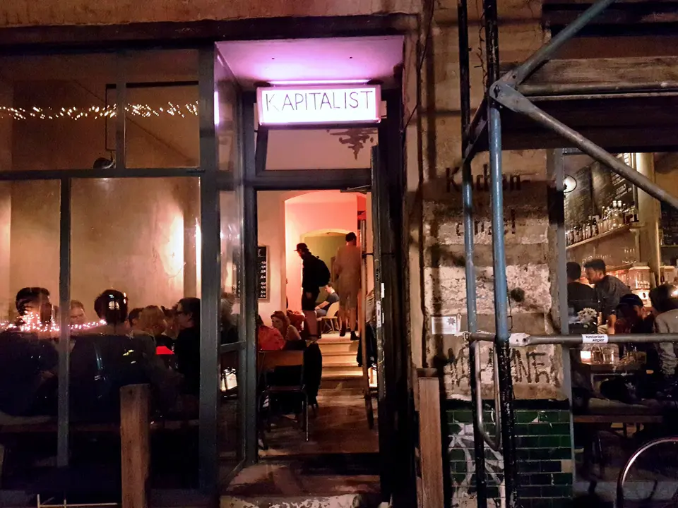 Kapitalist, bar in Berlin (photo 1)