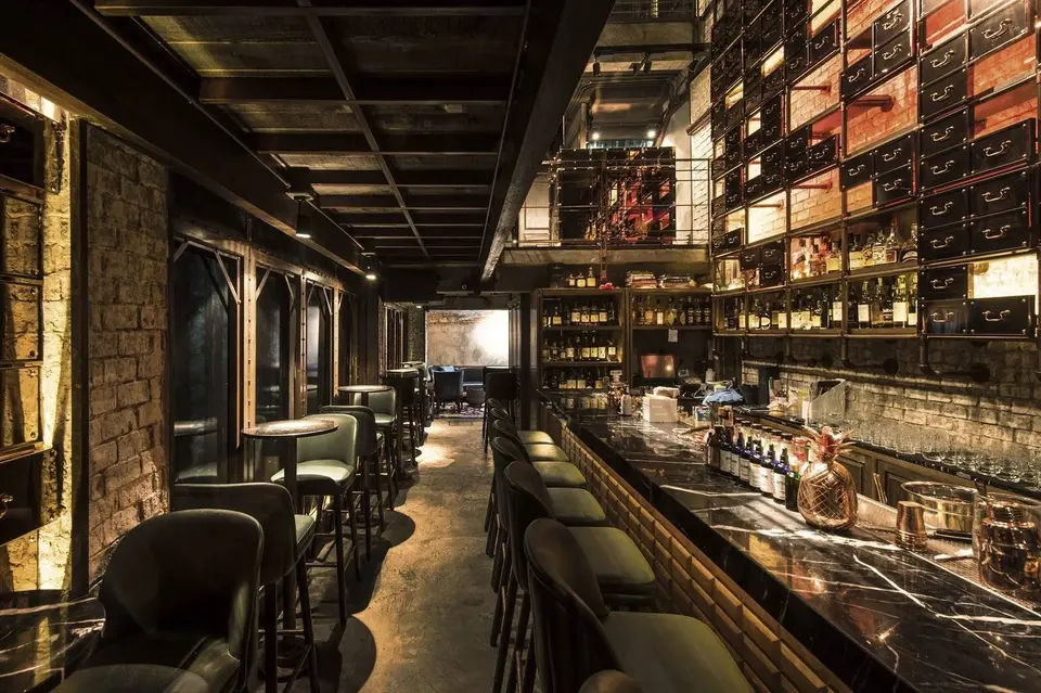 Rabbit Hole, bar in Bangkok (photo 1)