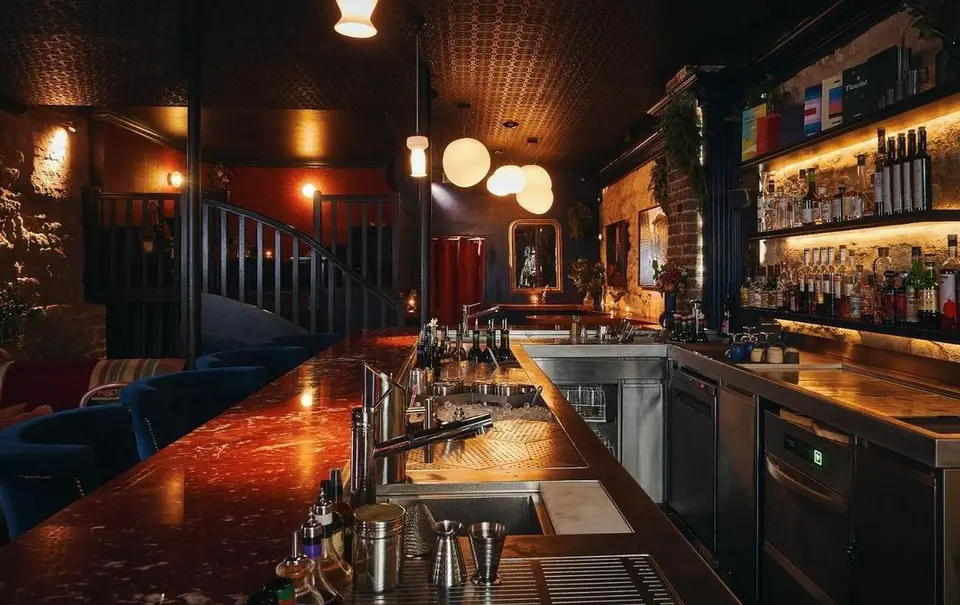 Little Red Door, bar in Paris (photo 1)