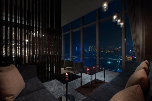 Bar 62 - Thumbnail 2