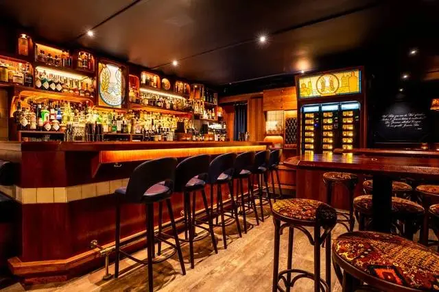 Dutch Courage, bar in Amsterdam (photo 1)