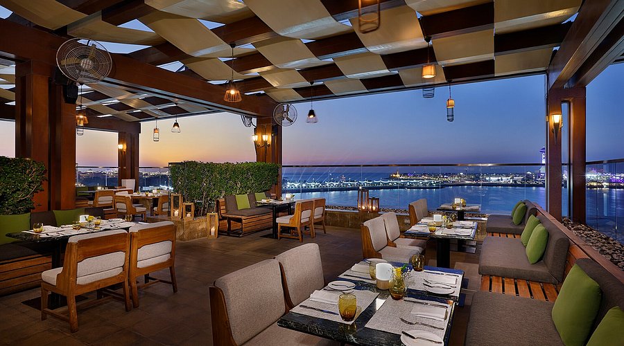 Azura Panoramic Lounge - Thumbnail 2
