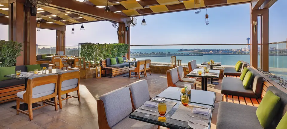 Azura Panoramic Lounge, bar in Abu Dhabi (photo 1)