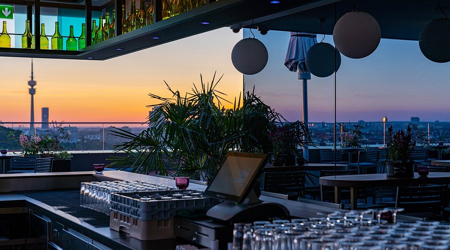 M’Uniqo Rooftop Bar - Thumbnail 2