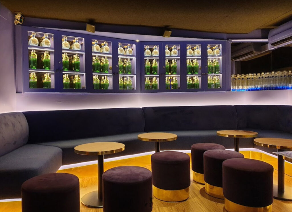 Gin Fizz Cocktail Bar - Thumbnail 2