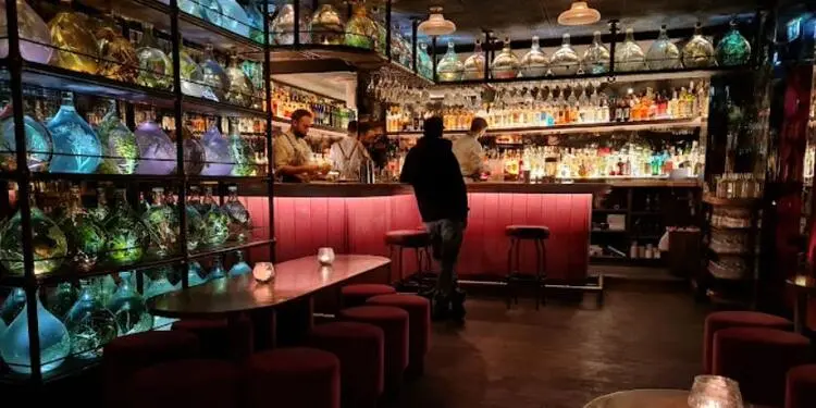 No Entry, bar in Paris (photo 1)