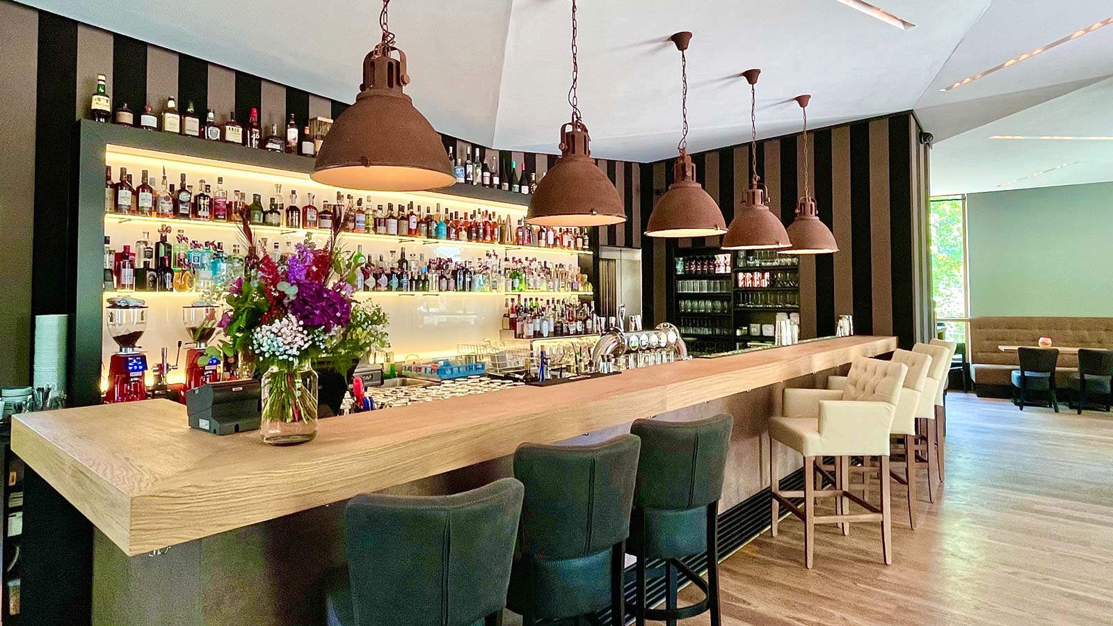 OscarOne Bar & Lounge - Thumbnail 2