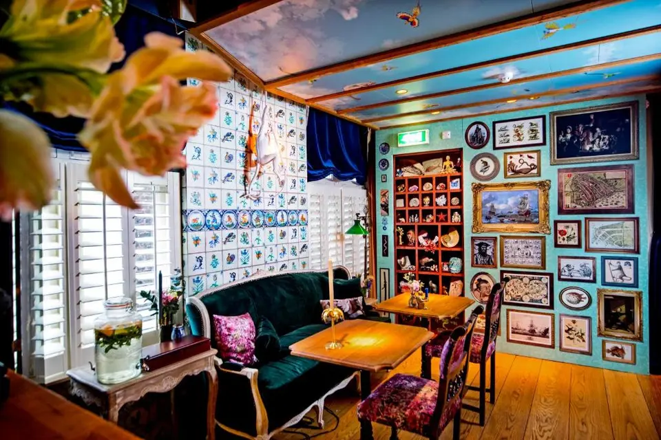 Rosalia’s Menagerie, bar in Amsterdam (photo 1)
