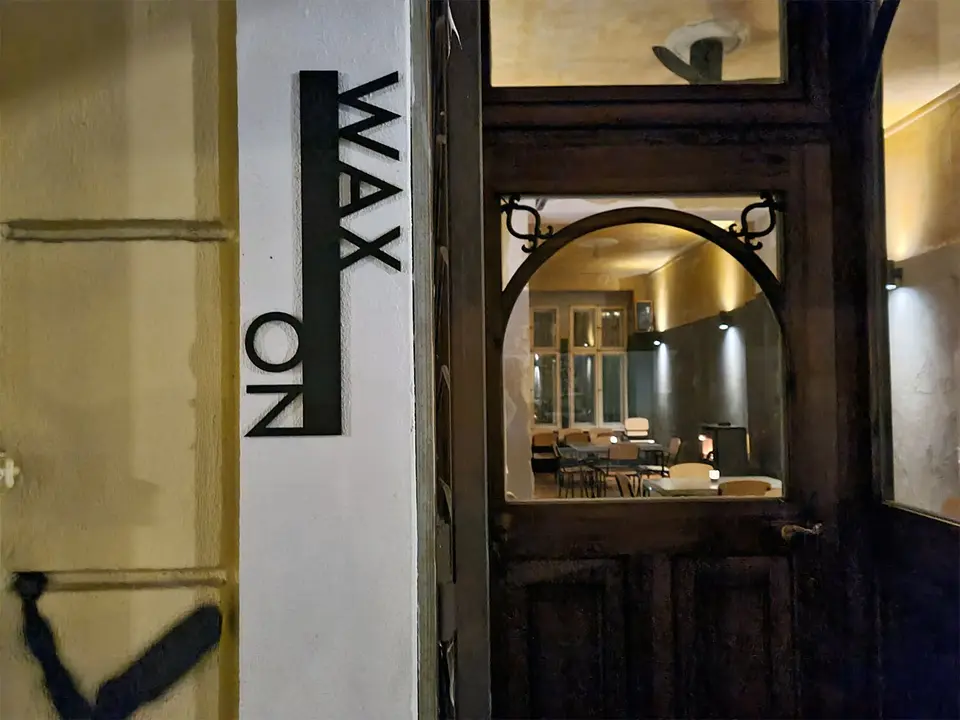 Wax On, bar in Berlin (photo 1)