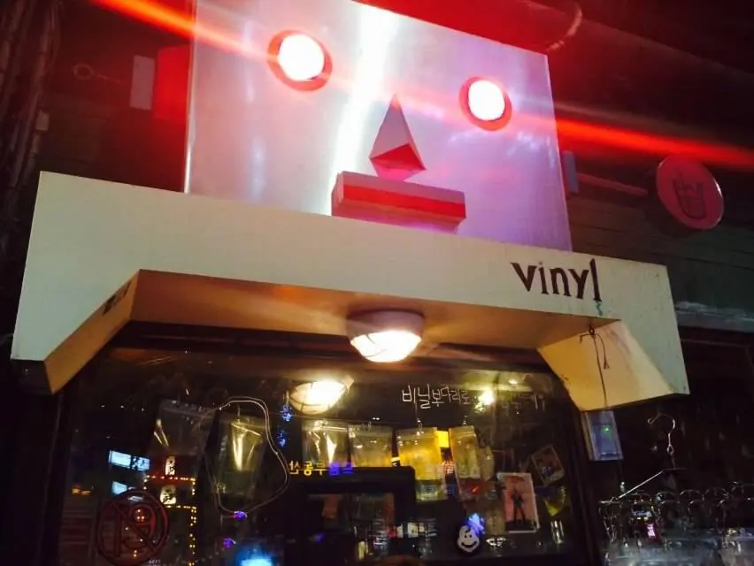 Vinyl, bar in Seoul (photo 1)