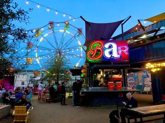 Truck Yard Houston, bar in Houston (photo 1)