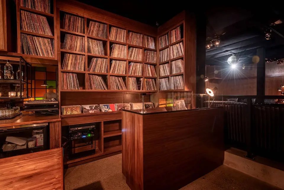 Gold Line, bar in Los Angeles (photo 1)
