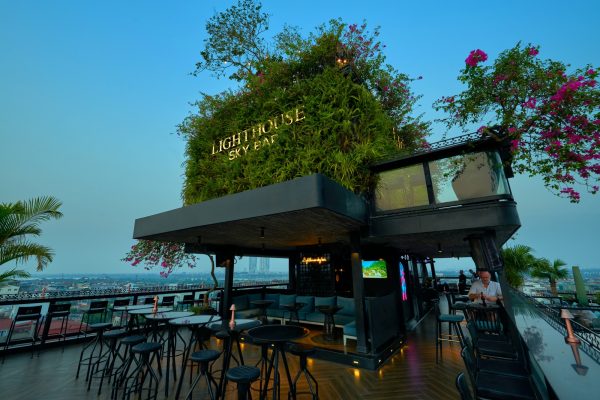 Lighthouse Sky Bar - Thumbnail 3