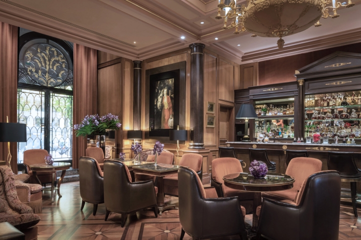 Le Bar at Four Seasons Hotel George V - Thumbnail 3