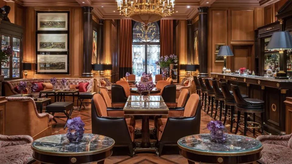 Le Bar at Four Seasons Hotel George V, bar in Paris (photo 1)