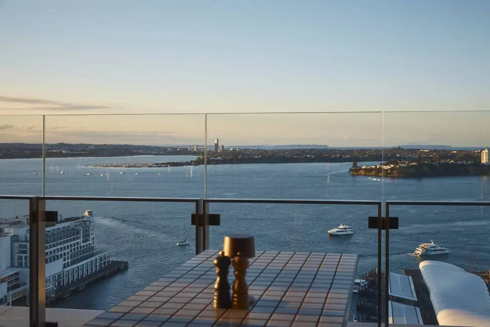 Queens Rooftop & Wineshop, bar in Auckland (photo 1)