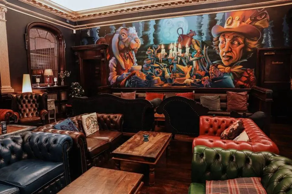 The Rabbit’s Hole, bar in London (photo 1)