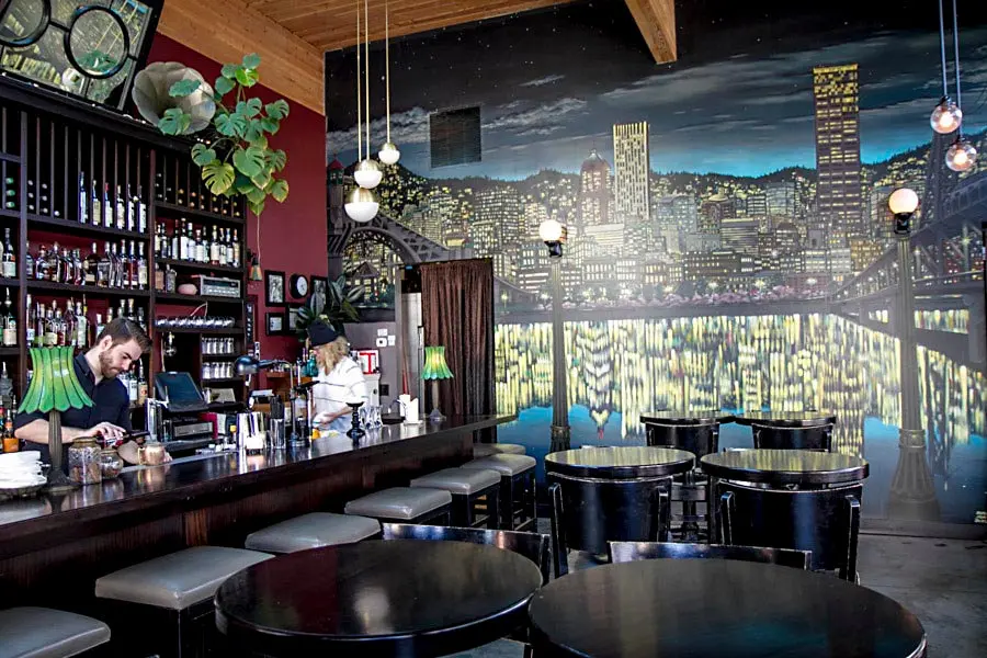 Expatriate, bar in Portland (photo 1)