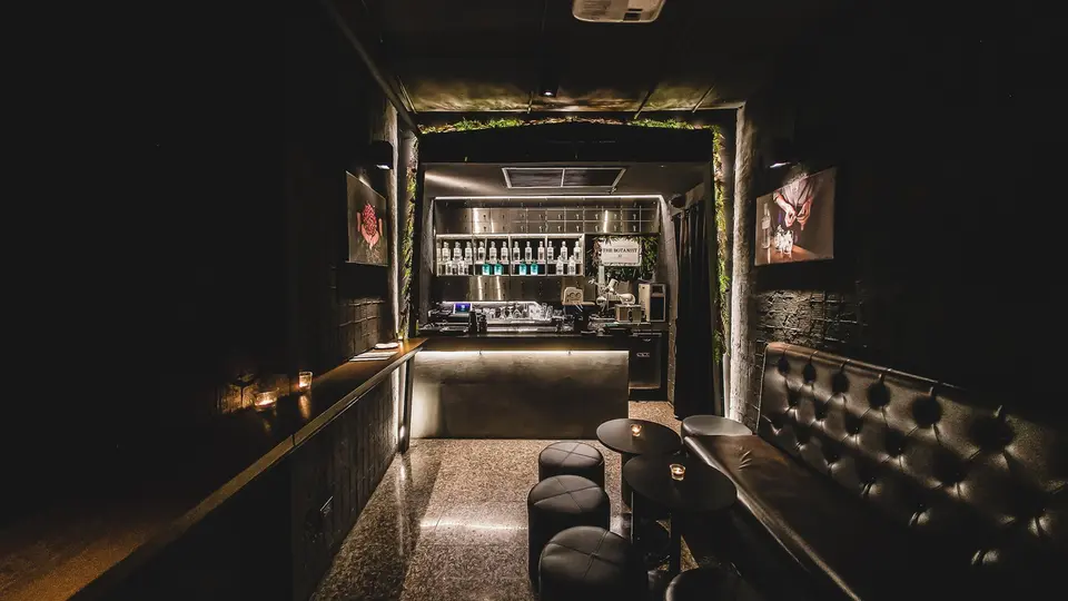 Find The Locker Room, bar in Bangkok (photo 1)