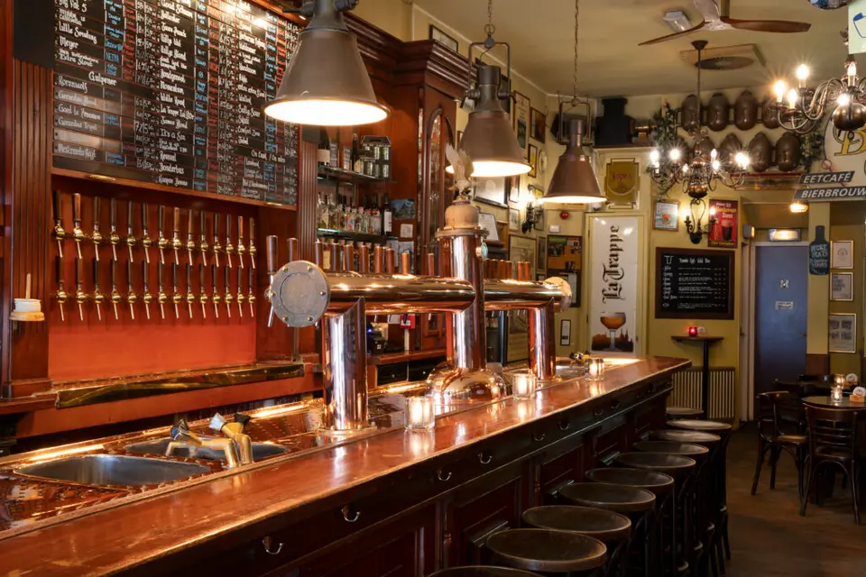 Proeflokaal Arendsnest, bar in Amsterdam (photo 1)