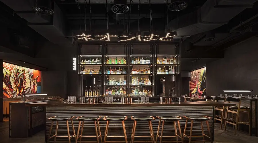 Neon Pigeon, bar in Singapore (photo 1)
