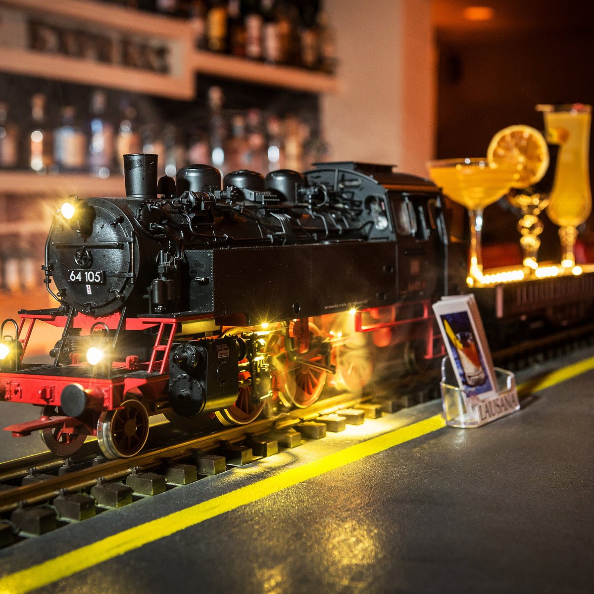 Orient Express Cocktail Bar - Image 1