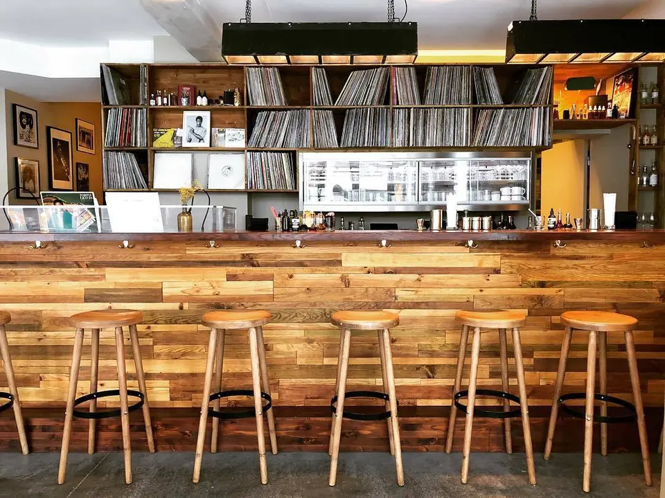 Fréquence, bar in Paris (photo 1)