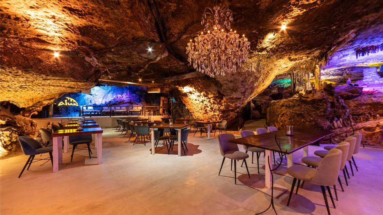 Alux Restaurant & Lounge - Image 1