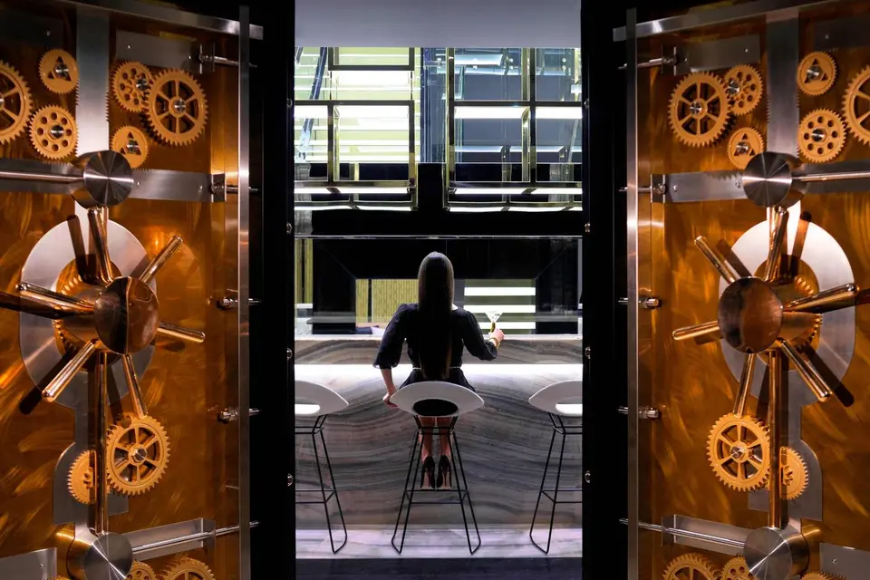 Vault, bar in Dubai (photo 1)