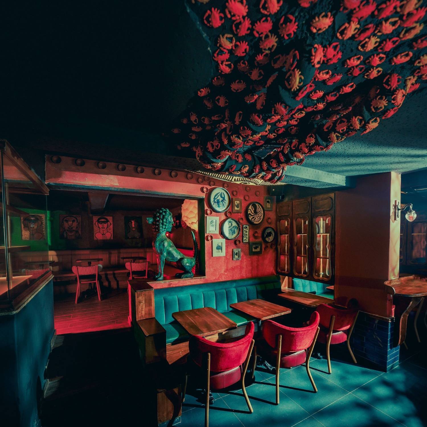 Dali & Gala Cocktail Bar - Image 1