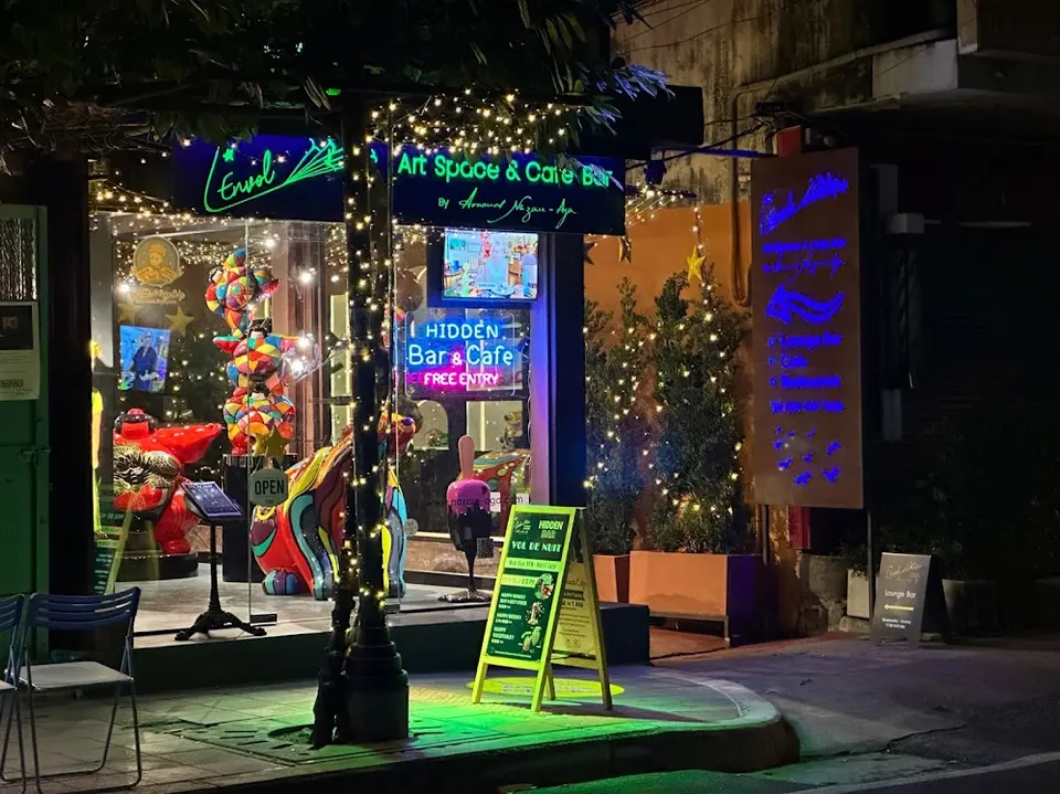 Vol de Nuit, bar in Bangkok (photo 1)