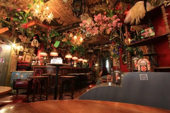 Schluggstube Antiquitätenbar, bar in Basel (photo 1)