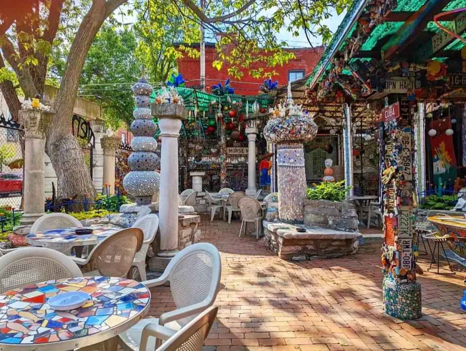 Venice Café, bar in St Louis (photo 1)