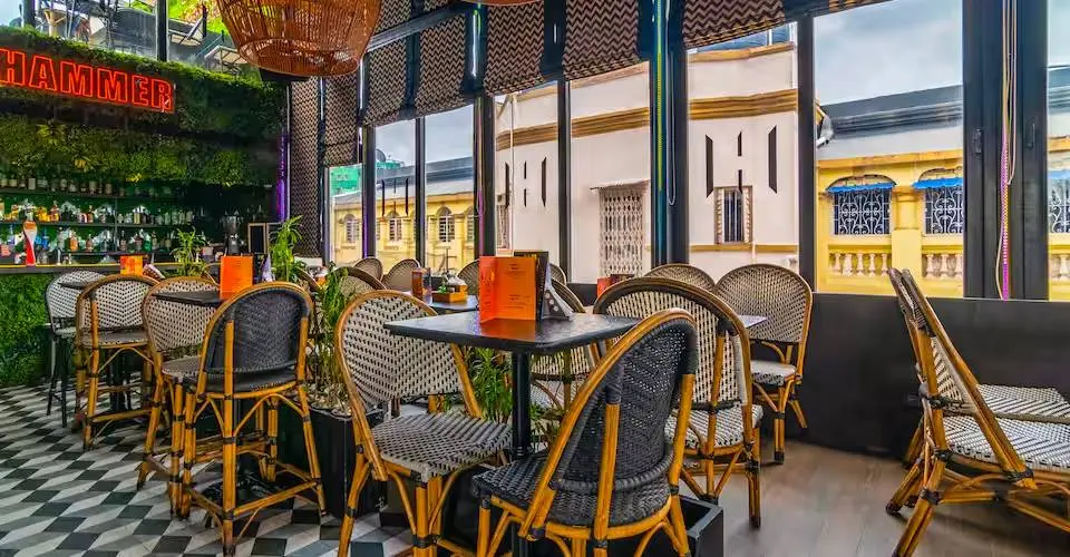 Hammer, bar in Kolkata (photo 1)
