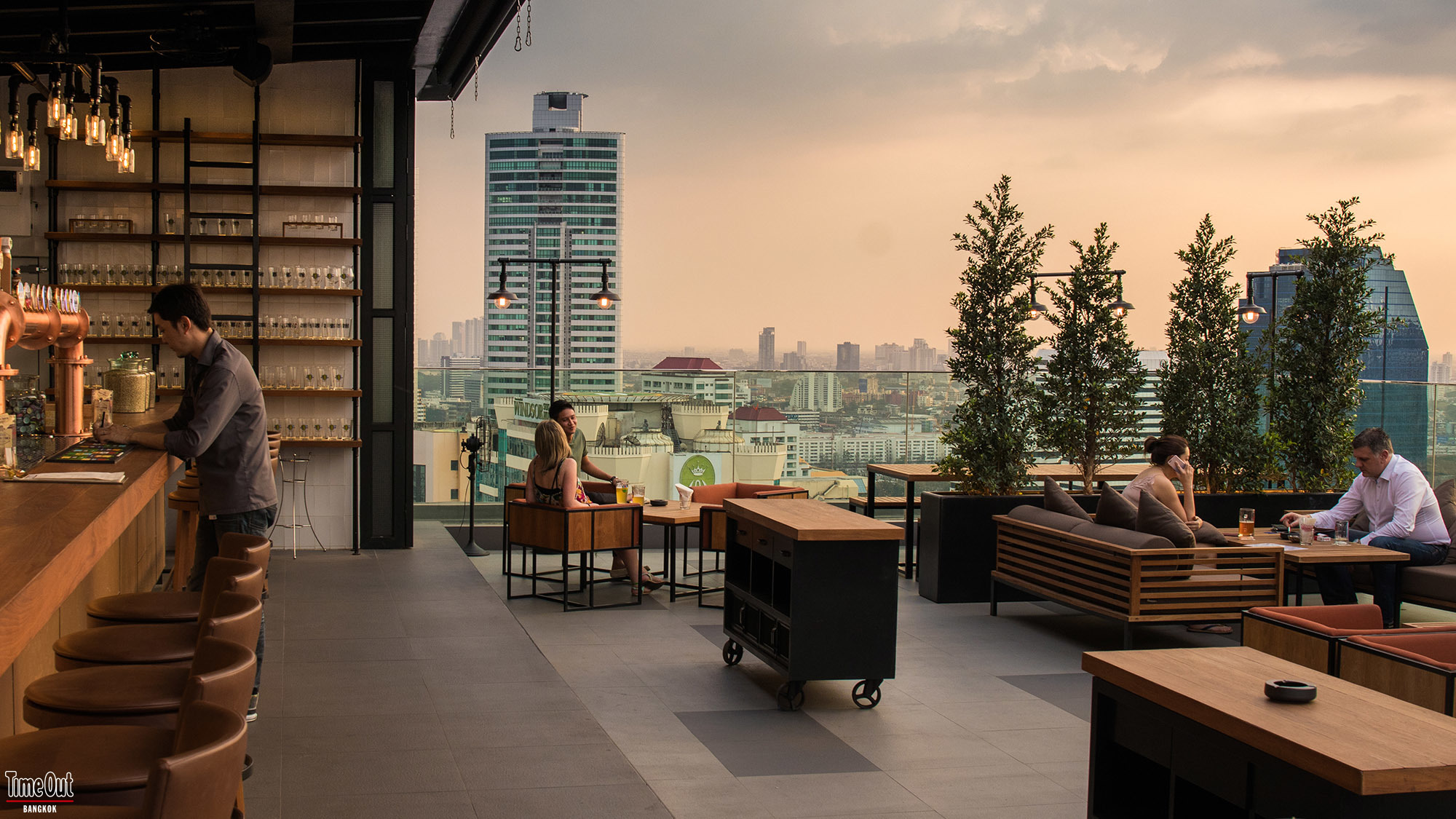 Brewski Rooftop Bar - Thumbnail 2