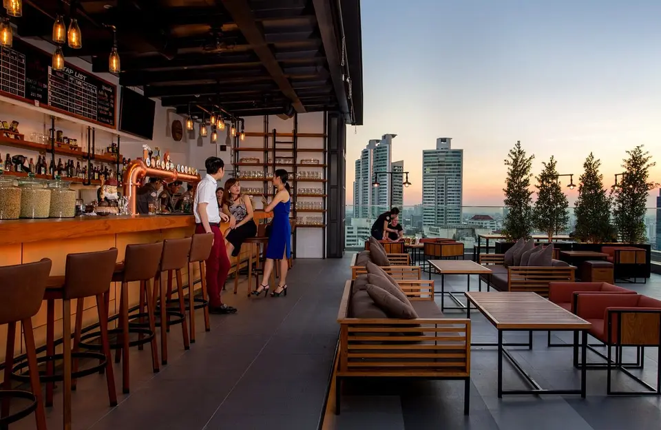 Brewski Rooftop Bar, bar in Bangkok (photo 1)