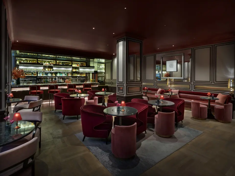 The Pine Bar, bar in London (photo 1)