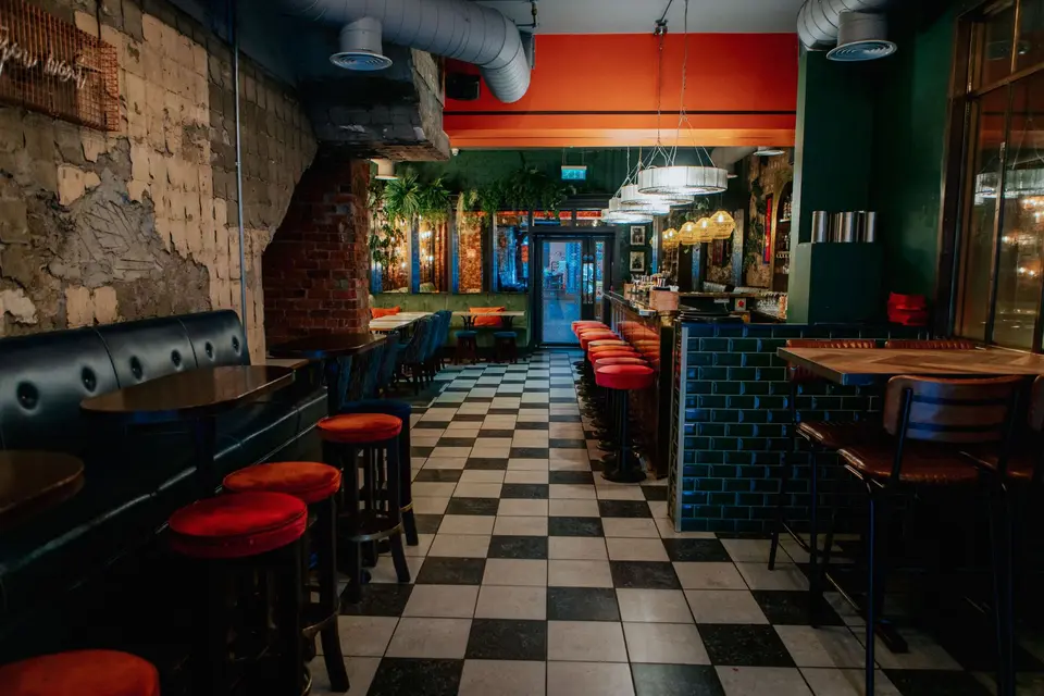 The Chelsea Drugstore, bar in Dublin (photo 1)