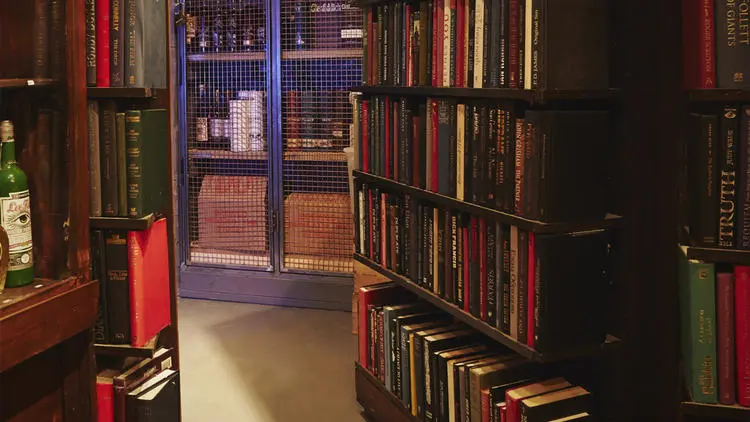 The Vault, bar in London (photo 1)