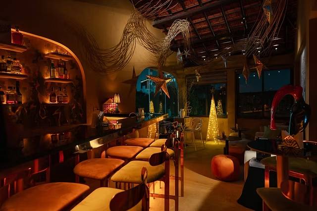 Moon Men Cocktail Bar - Thumbnail 2