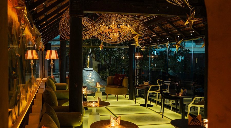 Moon Men Cocktail Bar - Image 1