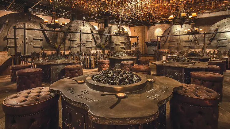The Iron Fairies, bar in Hong Kong (photo 1)