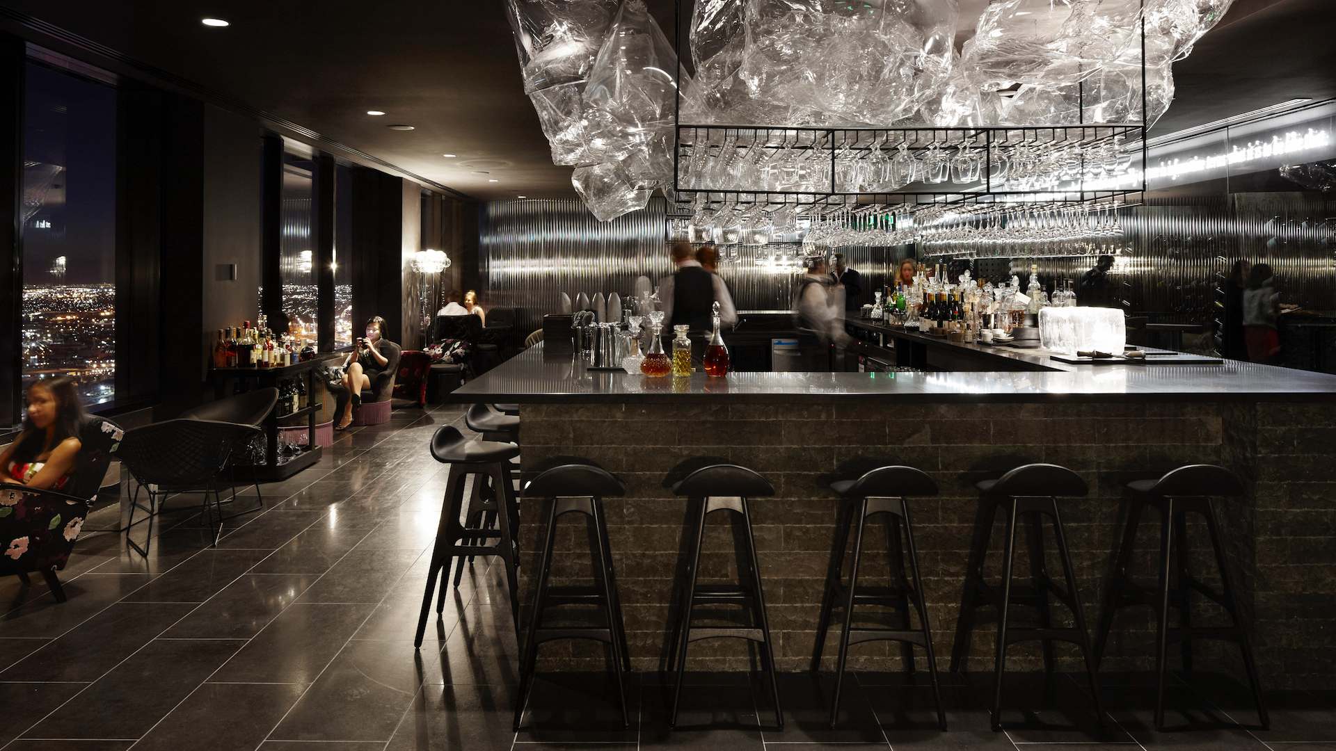 Lui Bar - Image 1