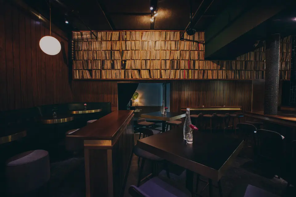 Dorian’s, bar in Chicago (photo 1)