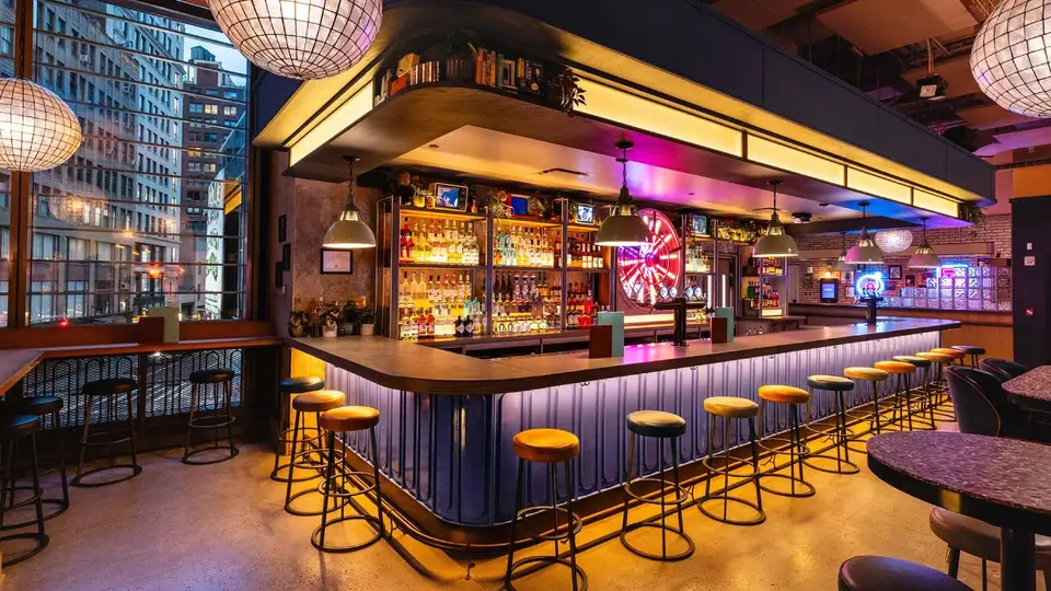Electric shuffle, bar in New York City (photo 1)