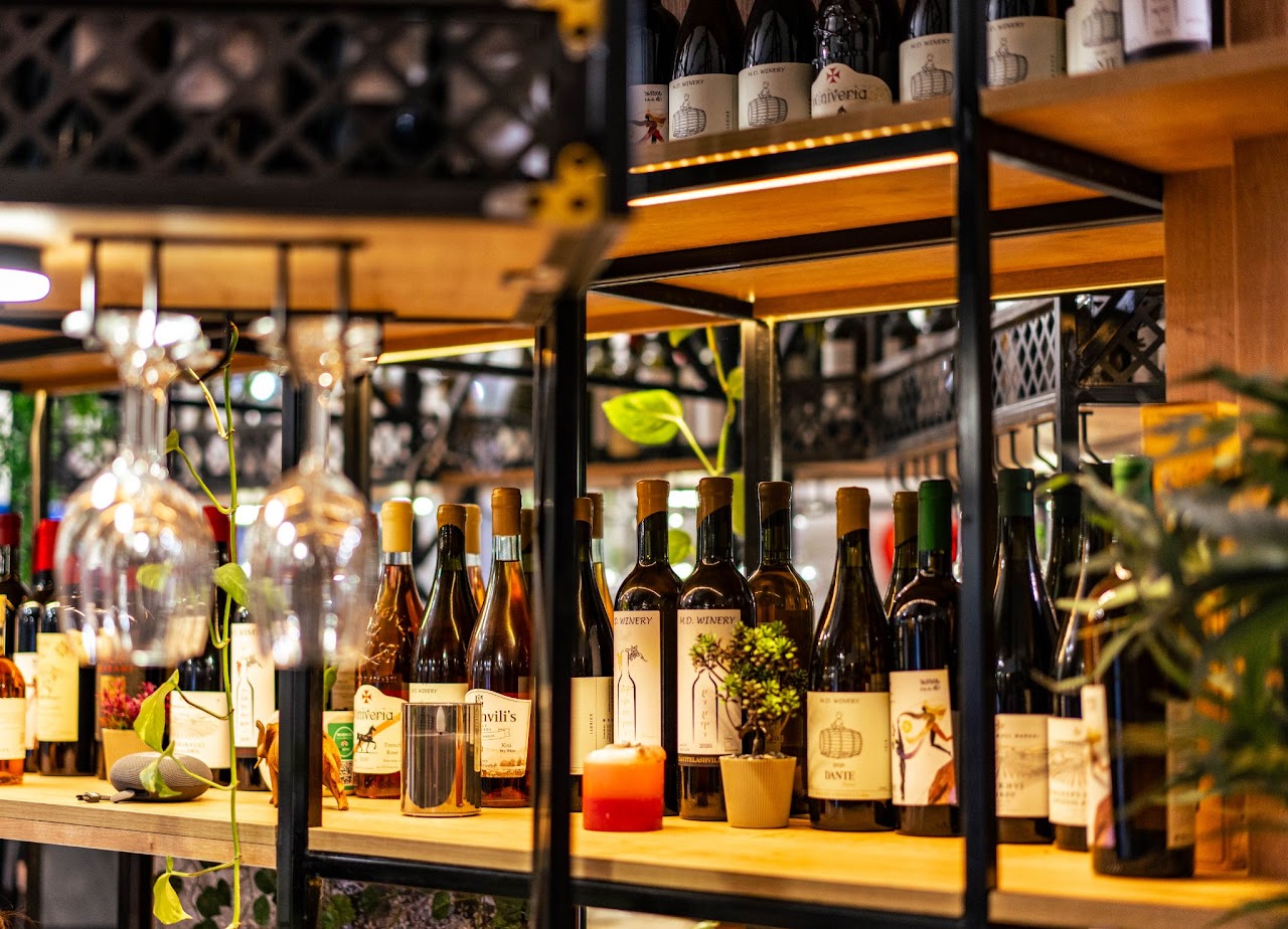 Cafe & Bar La Mano - Image 1