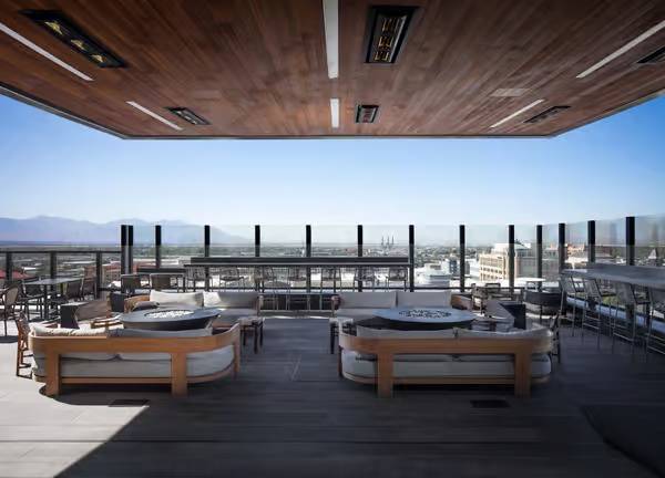 Van Ryder Rooftop Bar - Thumbnail 3