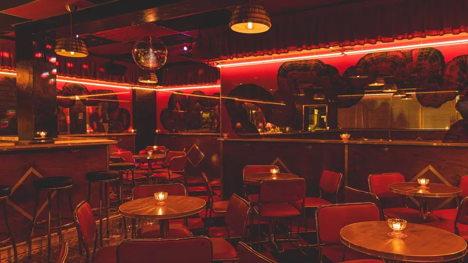 Herbs Taverne, bar in Sydney (photo 1)