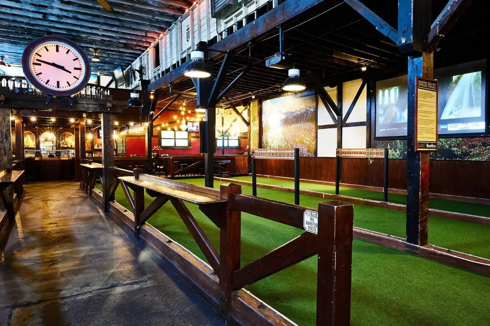 Rhein Haus, bar in Seattle (photo 1)