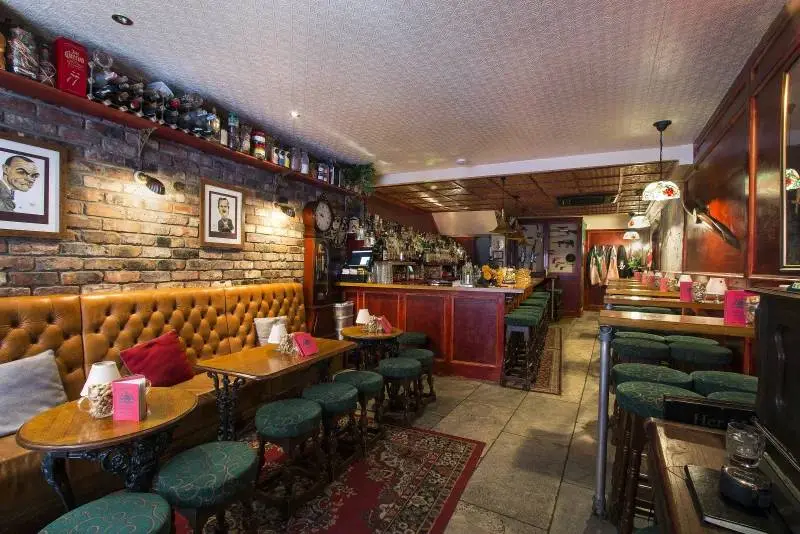 Her Majesty’s Secret Service, bar in Bristol (photo 1)